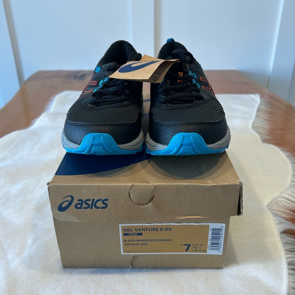 Kids/womens Asics brand new in box tennis shoes sneakers
